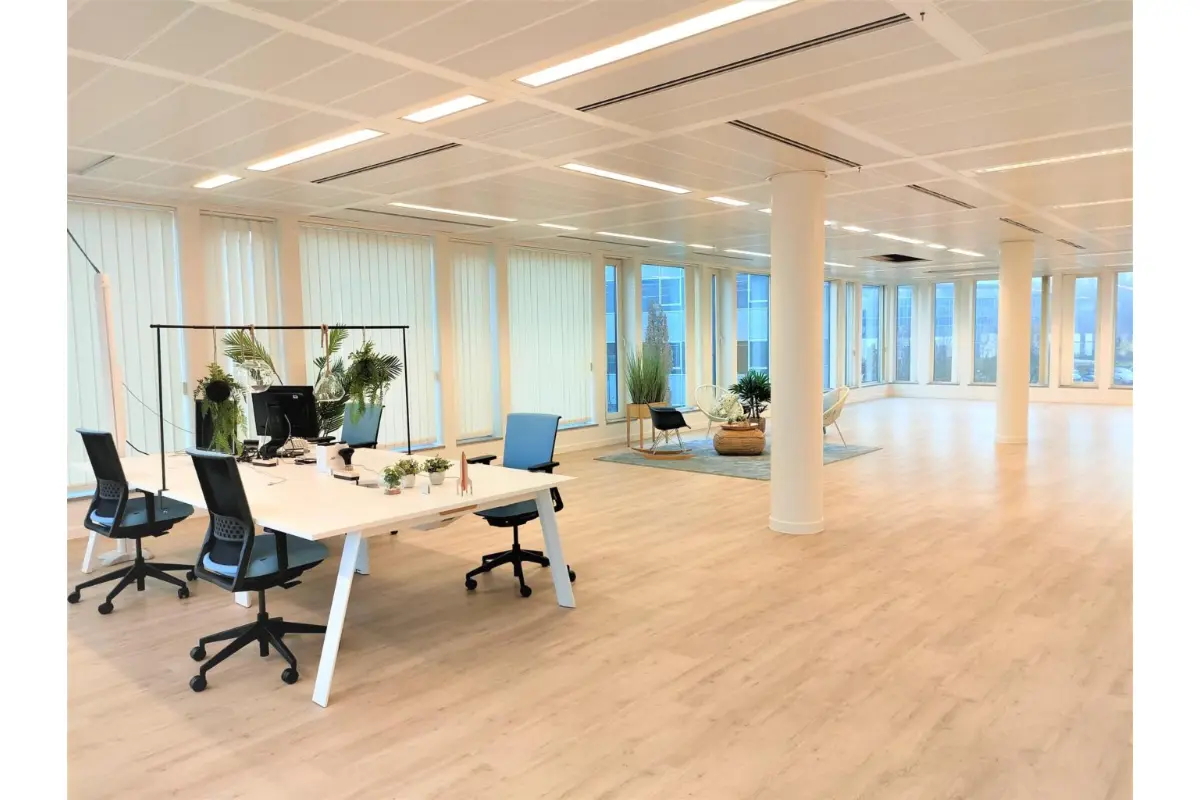 Commerce à louer à Braine-l'Alleud 1420 5575.00€  chambres 449.00m² - Annonce 4218