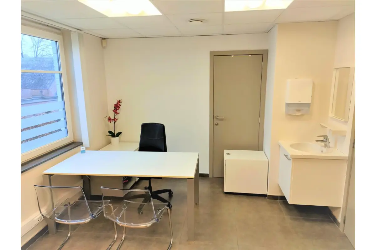 Handelszaak te  huur in Lasne 1380 500.00€  slaapkamers 14.00m² - Zoekertje 4568