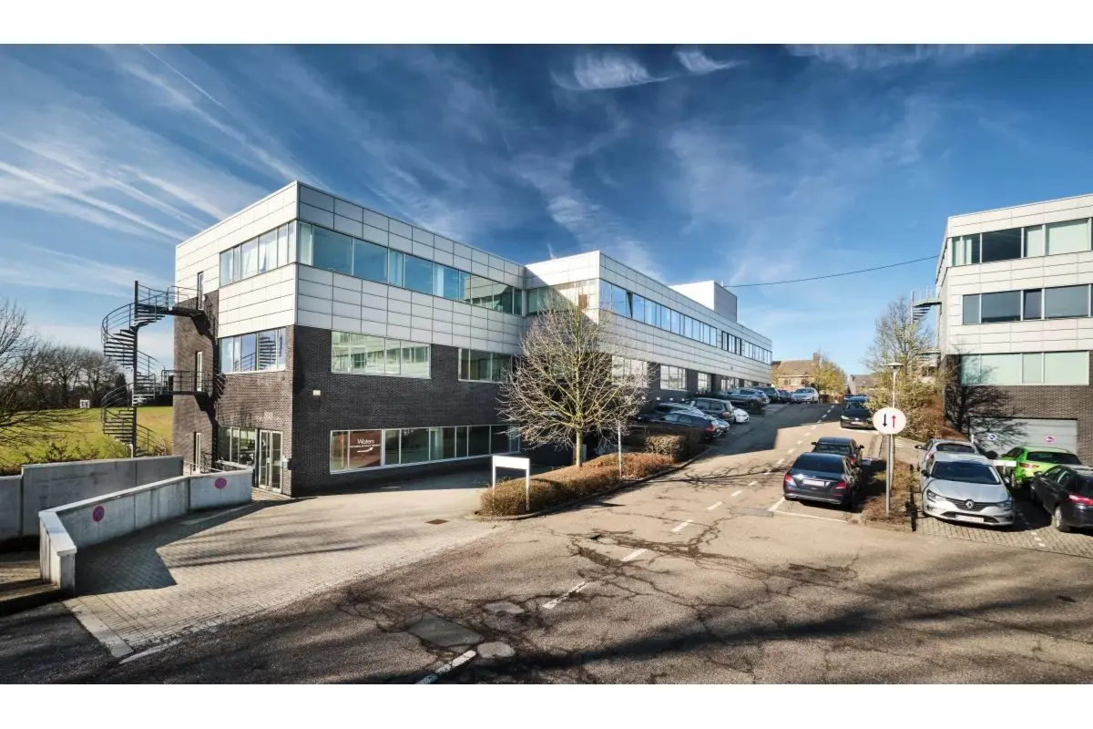 Handelszaak te  huur in Zellik 1731 3552.00€  slaapkamers 341.00m² - Zoekertje 4206