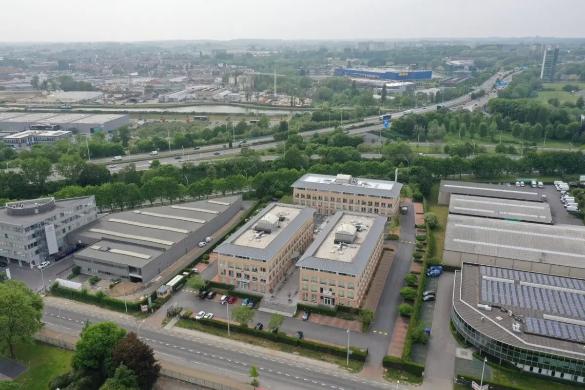 Commerce à louer à Drogenbos 1620 2290.00€  chambres m² - Annonce 4087