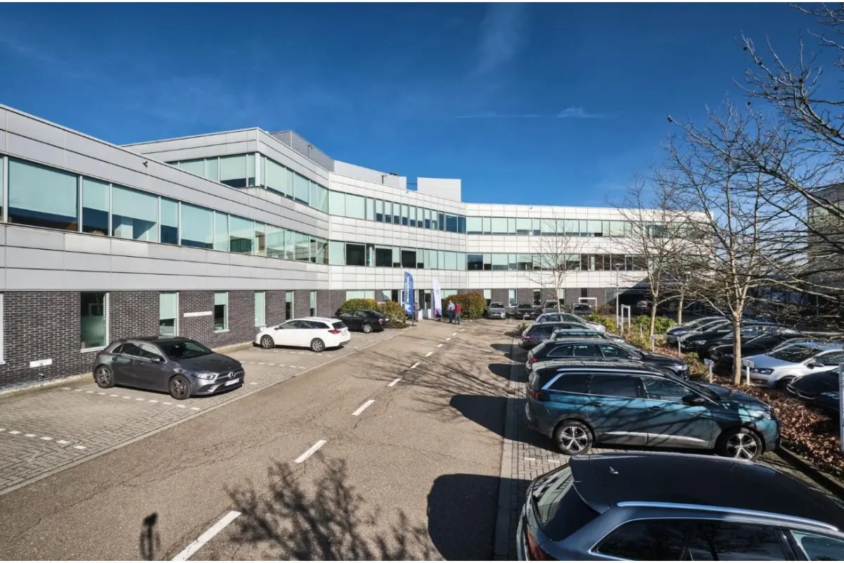 Handelszaak te  huur in Zellik 1731 5875.00€  slaapkamers 564.00m² - Zoekertje 4204