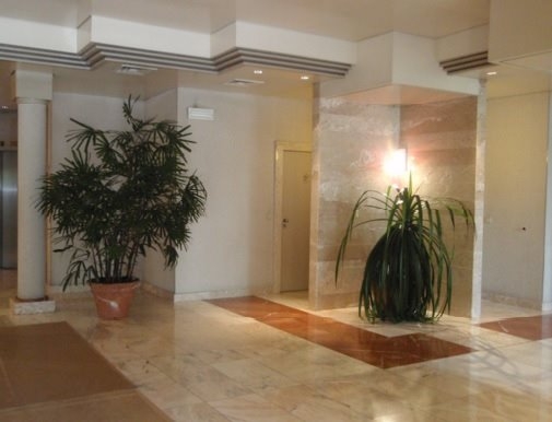 Commerce à louer à Sint-Stevens-Woluwe 1932 4791.00€ chambres m² - Annonce 4197