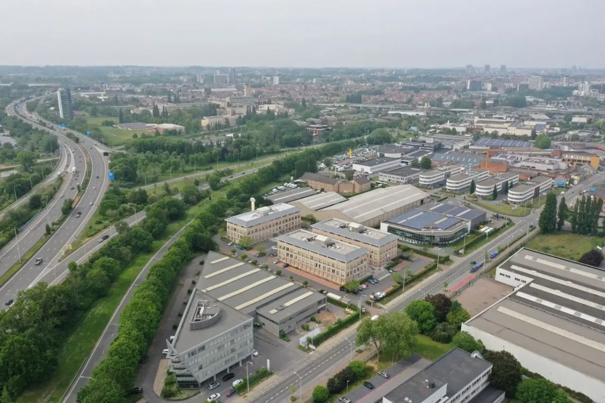 Commerce à louer à Drogenbos 1620 2290.00€  chambres 229.00m² - Annonce 4088