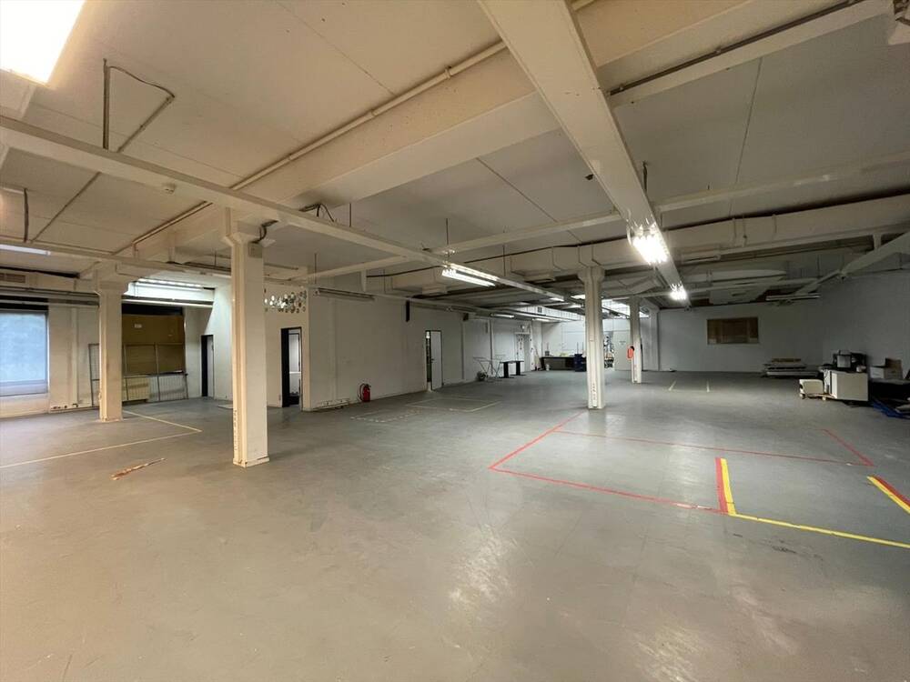 Commerce à louer à Asse 1730 6062.00€ chambres 935.00m² - Annonce 5535