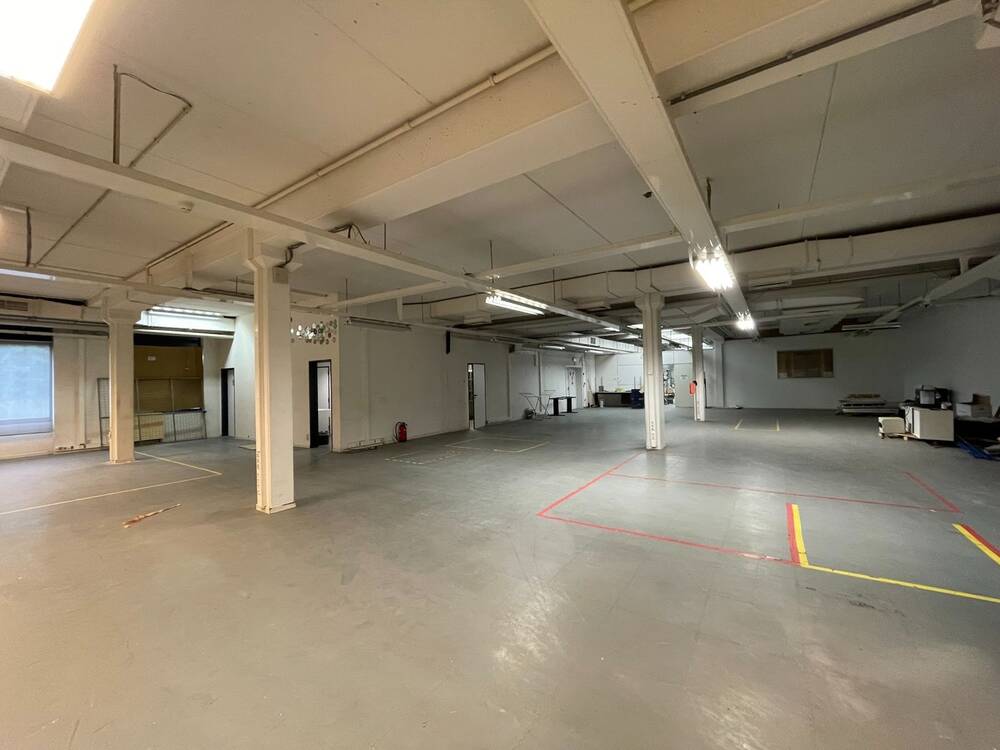 Commerce à louer à Asse 1730 6062.00€ chambres 935.00m² - Annonce 5535