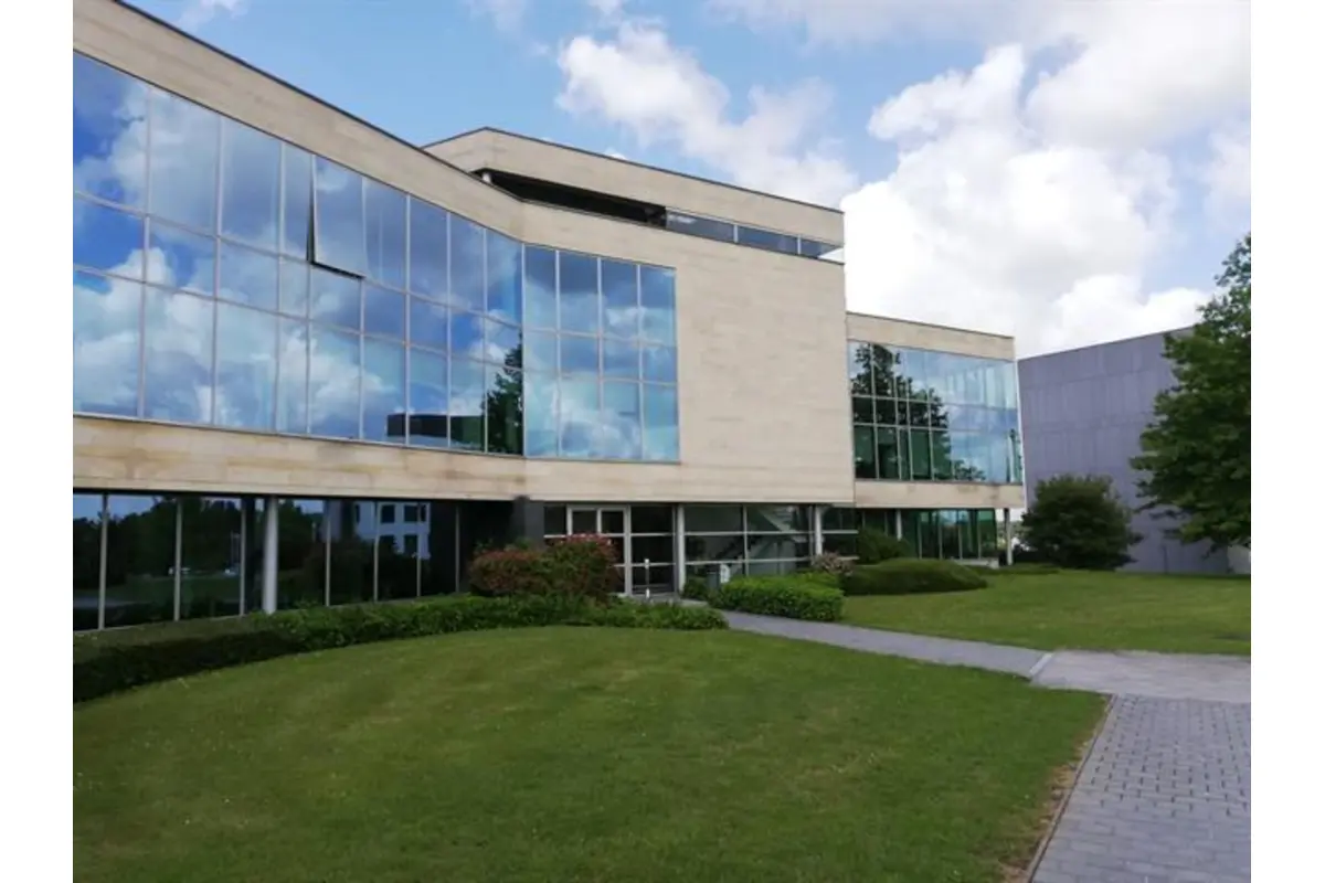 Handelszaak te  huur in Eigenbrakel 1420 4520.00€ 0 slaapkamers m² - Zoekertje 6042