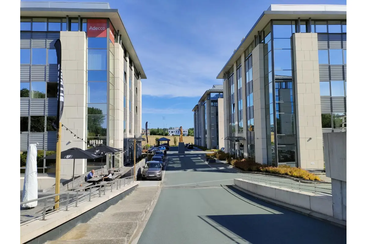 Commerce à louer à Mont-Saint-Guibert 1435 8200.00€  chambres 596.00m² - Annonce 7611