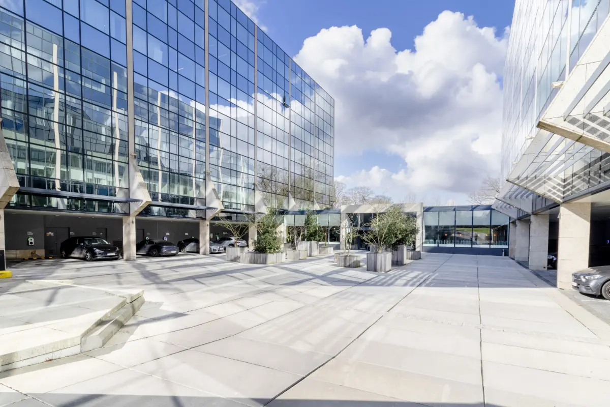 Handelszaak te  huur in Terhulpen 1310 6000.00€  slaapkamers 625.00m² - Zoekertje 9549