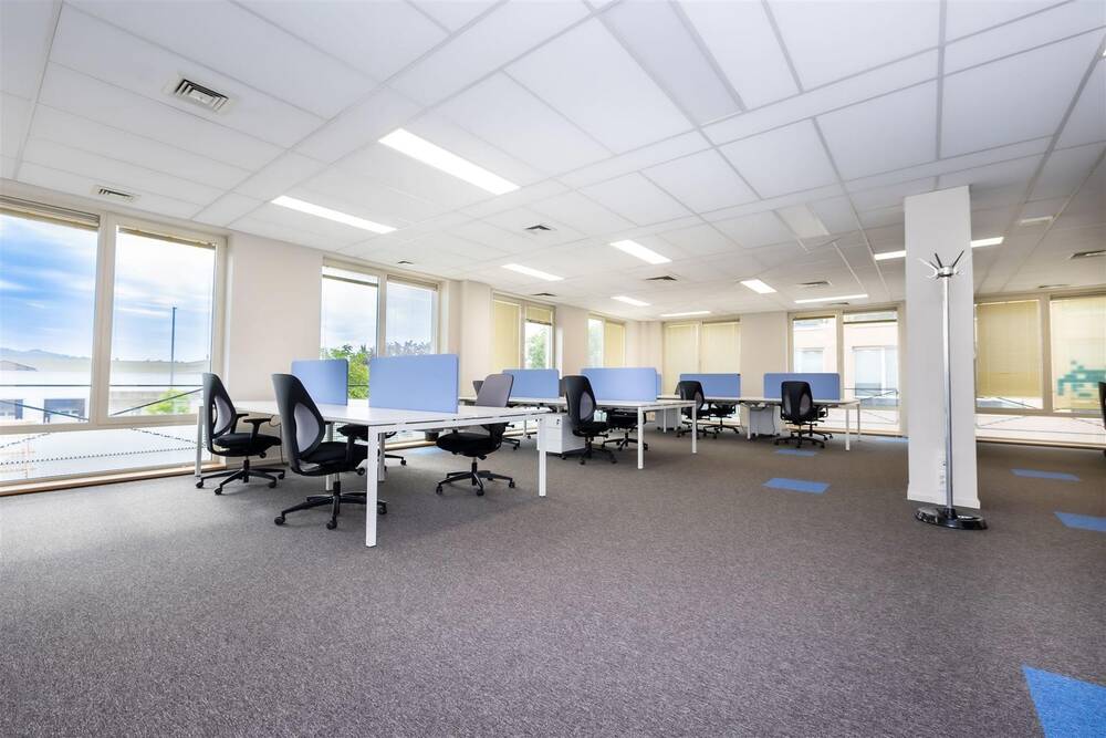 Commerce à louer à Drogenbos 1620 10000.00€ chambres 1000.00m² - Annonce 11420