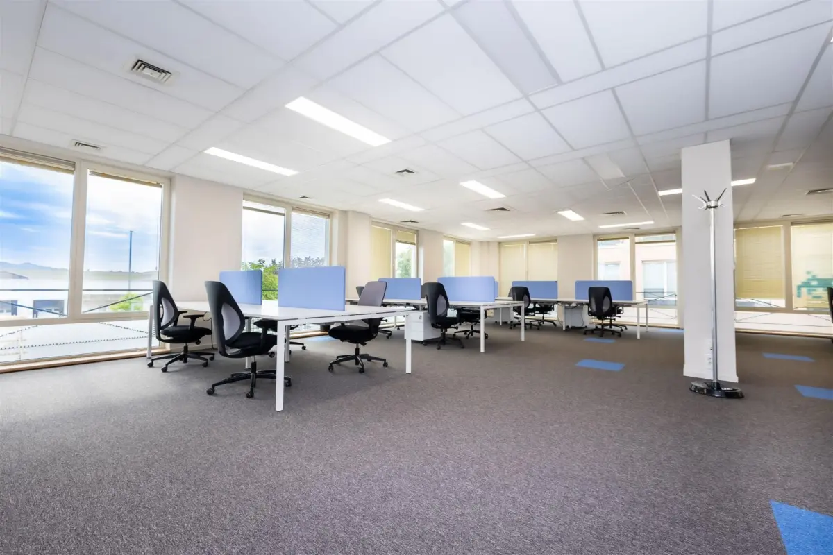 Commerce à louer à Drogenbos 1620 10000.00€  chambres 1000.00m² - Annonce 11420