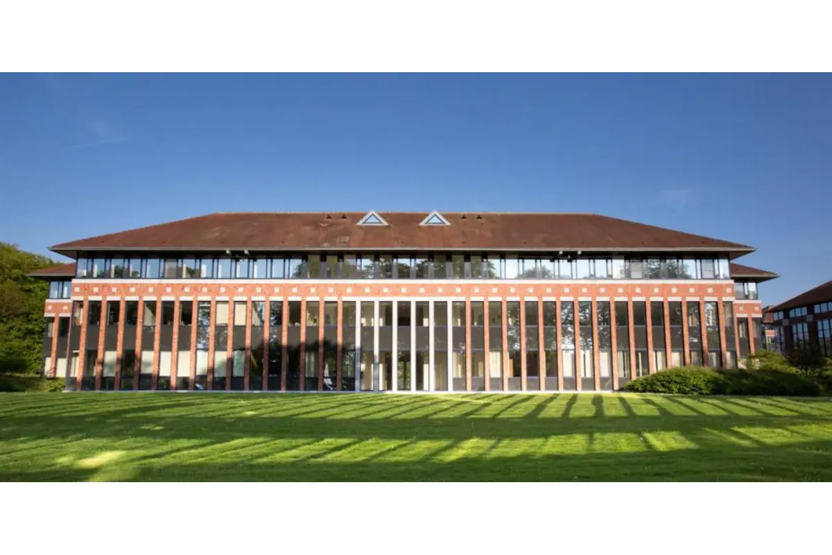 Handelszaak te  huur in Waterloo 1410 3970.00€ 0 slaapkamers m² - Zoekertje 11550