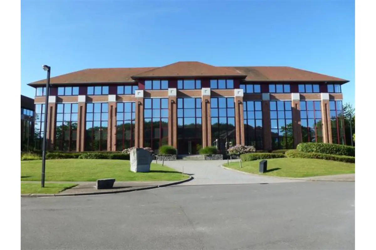 Handelszaak te  huur in Waterloo 1410 8190.00€ 0 slaapkamers m² - Zoekertje 10909