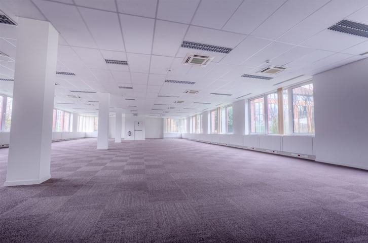 Commerce à louer à Waterloo 1410 4333.00€ 0 chambres m² - Annonce 11419