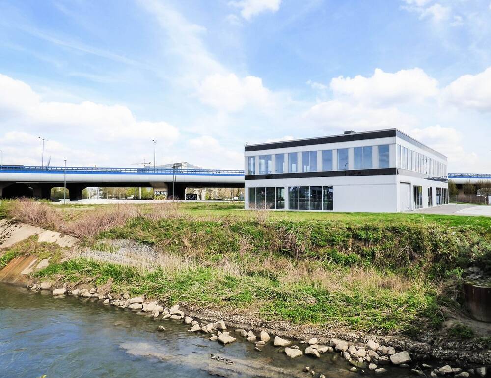 Commerce à vendre à Drogenbos 1620 585044.00€ chambres 268.00m² - Annonce 13991