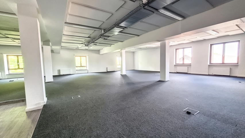 Commerce à louer à Waterloo 1410 12750.00€ 0 chambres m² - Annonce 14789