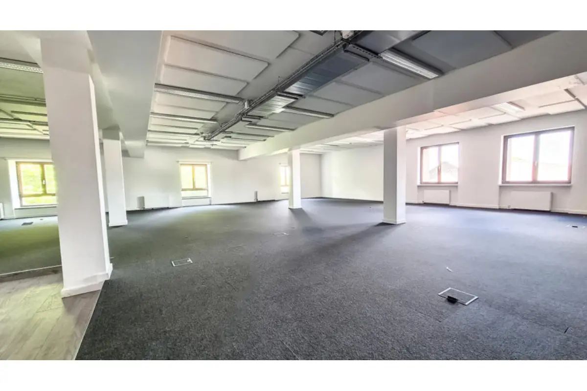 Handelszaak te  huur in Waterloo 1410 12750.00€ 0 slaapkamers m² - Zoekertje 14789