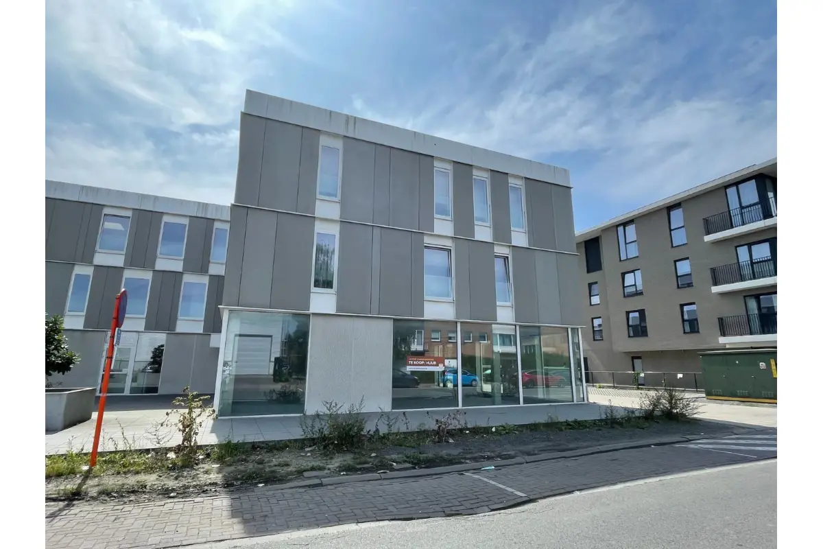 Handelszaak te  koop in Sint-Pieters-Leeuw 1600 512500.00€  slaapkamers 250.00m² - Zoekertje 15184