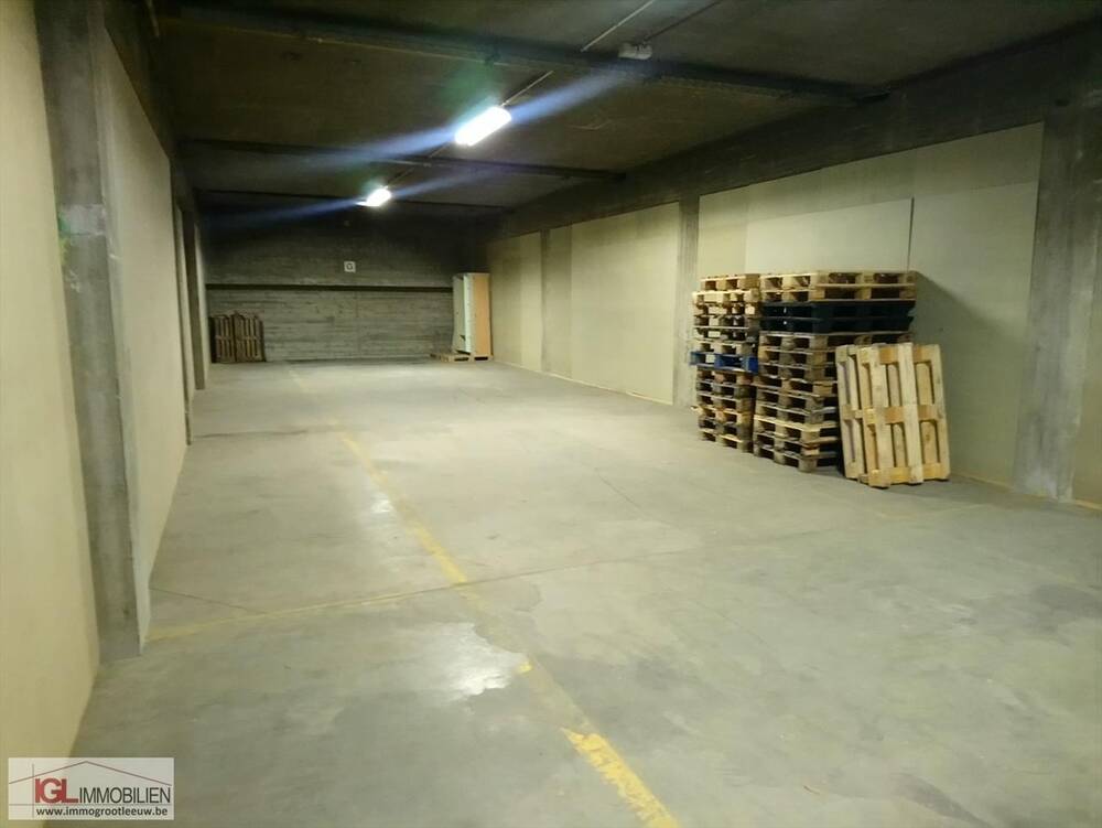 Parking / garage à louer à Leeuw-Saint-Pierre 1600 680.00€  chambres 150.00m² - Annonce 1368464