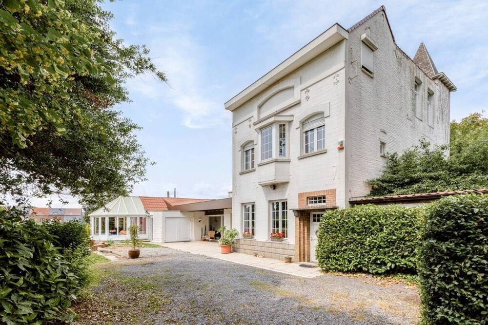 Villa te  koop in Huizingen 1654 775000.00€ 3 slaapkamers 400.00m² - Zoekertje 1176624