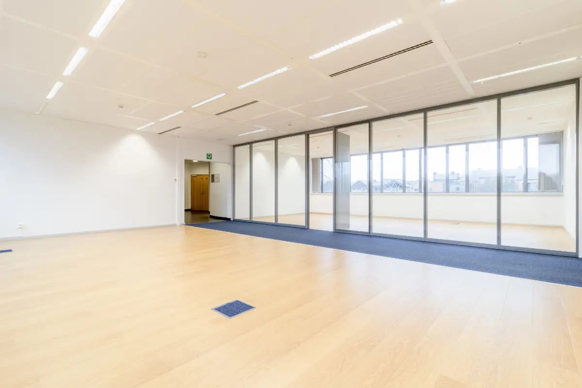 Commerce à louer à Louvain-la-Neuve 1348 11400.00€  chambres 912.00m² - Annonce 33875