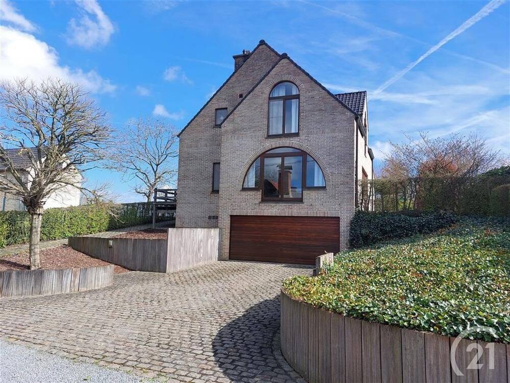 Huis te  koop in Sint-Kwintens-Lennik 1750 675000.00€ 4 slaapkamers 200.00m² - Zoekertje 1346874