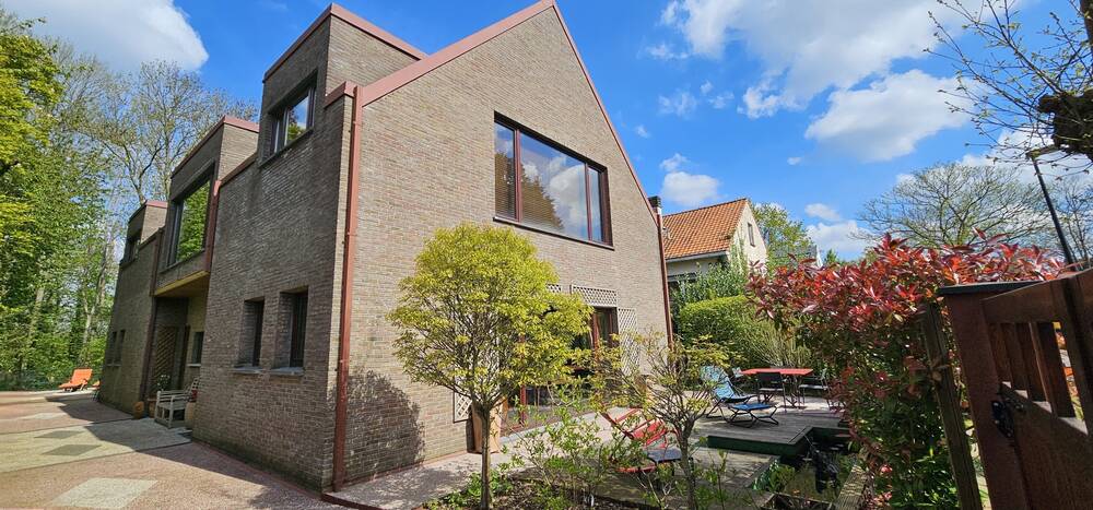 Villa te  koop in Sint-Genesius-Rode 1640 945000.00€ 5 slaapkamers 255.00m² - Zoekertje 1349084