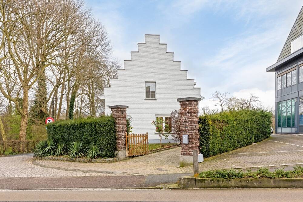Huis te  koop in Sint-Pieters-Leeuw 1600 675000.00€ 4 slaapkamers 238.00m² - Zoekertje 1354768
