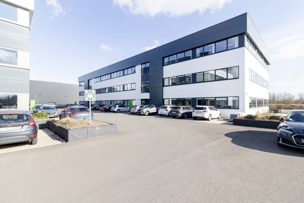 Commerce à louer à Mont-Saint-Guibert 1435 5600.00€ chambres 407.00m² - Annonce 48821