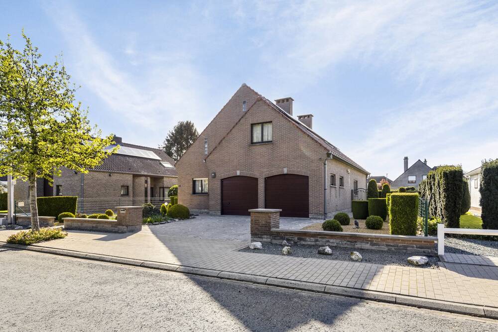 Huis te  koop in Sint-Pieters-Leeuw 1600 719500.00€ 4 slaapkamers 245.00m² - Zoekertje 1384024