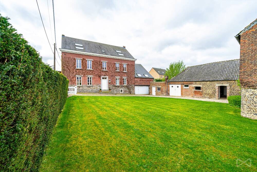 Huis te  koop in Jandrain-Jandrenouille 1350 799000.00€ 5 slaapkamers 416.00m² - Zoekertje 1384692