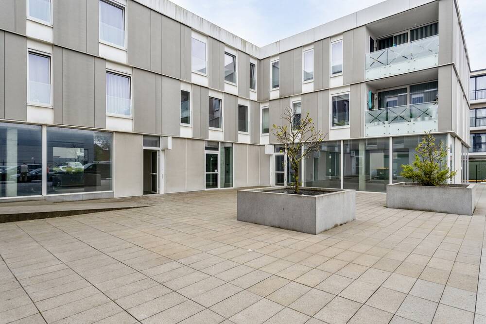 Commerce à louer à Leeuw-Saint-Pierre 1600 1684.92€ chambres 122.54m² - Annonce 67204
