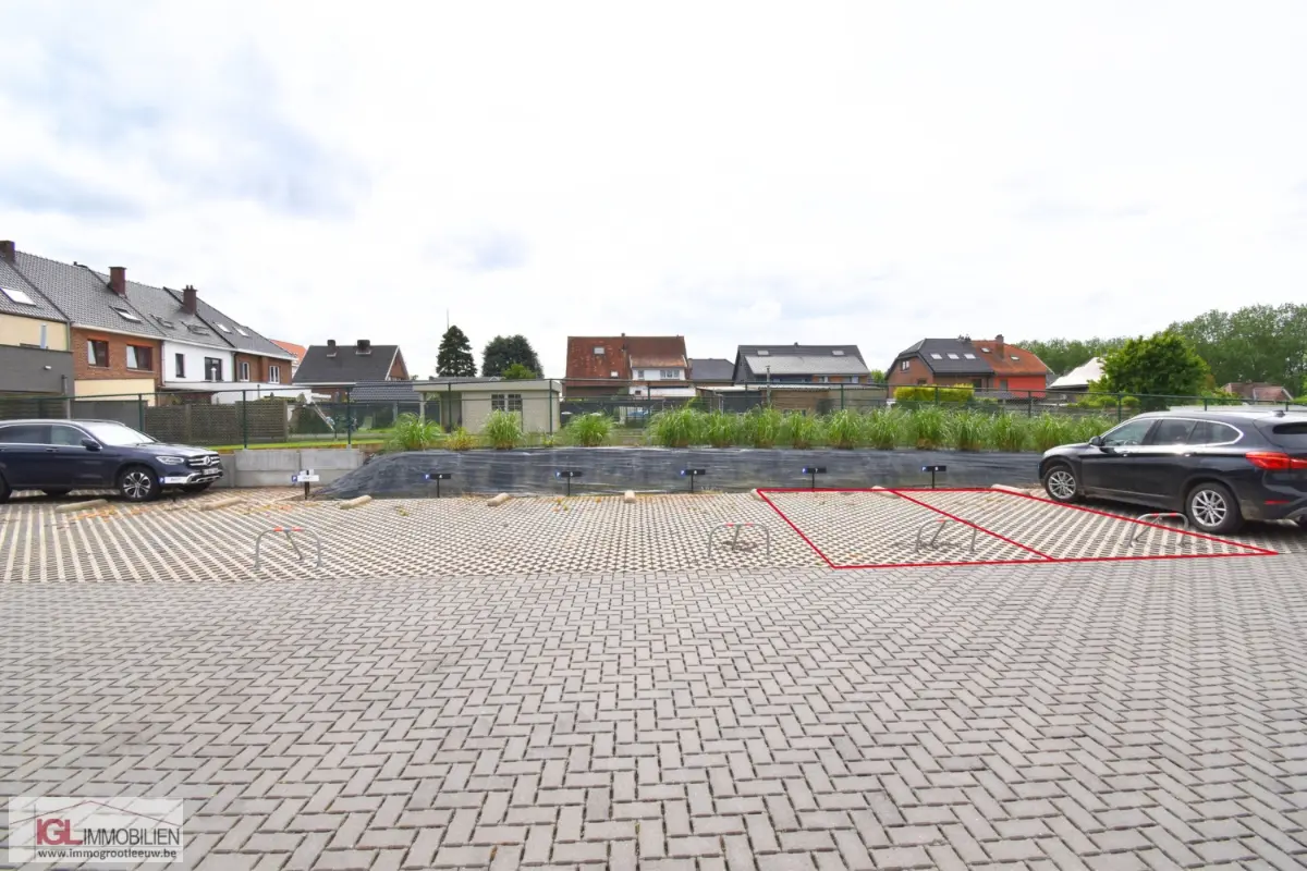 Parking te  koop in Sint-Pieters-Leeuw 1600 13000.00€  slaapkamers m² - Zoekertje 75441