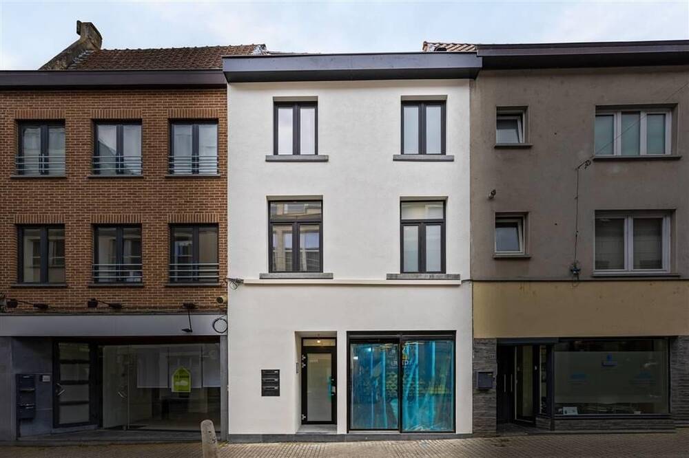 Handelszaak te koop in Hal 1500 125000.00€ slaapkamers 51.00m² - Zoekertje 79523