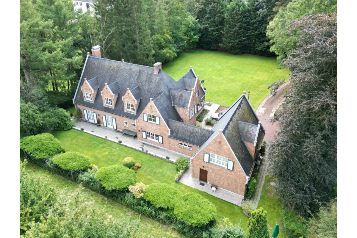 Villa te  koop in Waterloo 1410 1495000.00€ 5 slaapkamers 420.00m² - Zoekertje 146508