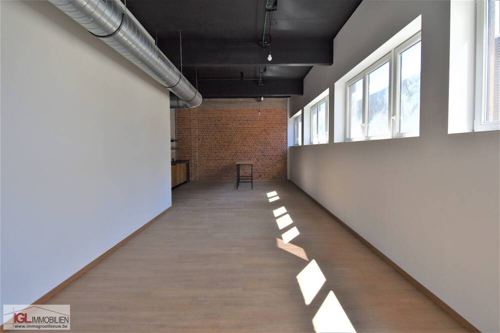Commerce à louer à Leeuw-Saint-Pierre 1600 900.00€ chambres 81.00m² - Annonce 156521