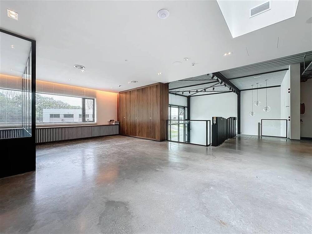 Commerce à louer à Mont-Saint-Guibert 1435 2000.00€ chambres m² - Annonce 181333