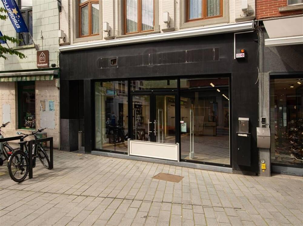 Handelszaak te  huur in Hal 1500 1750.00€  slaapkamers 100.00m² - Zoekertje 216111
