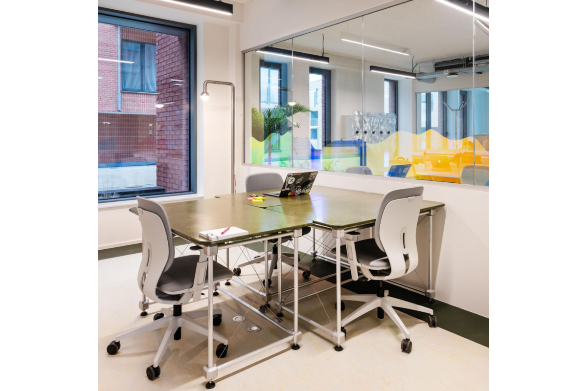 Commerce à louer à Louvain-la-Neuve 1348 995.00€  chambres 20.00m² - Annonce 218609