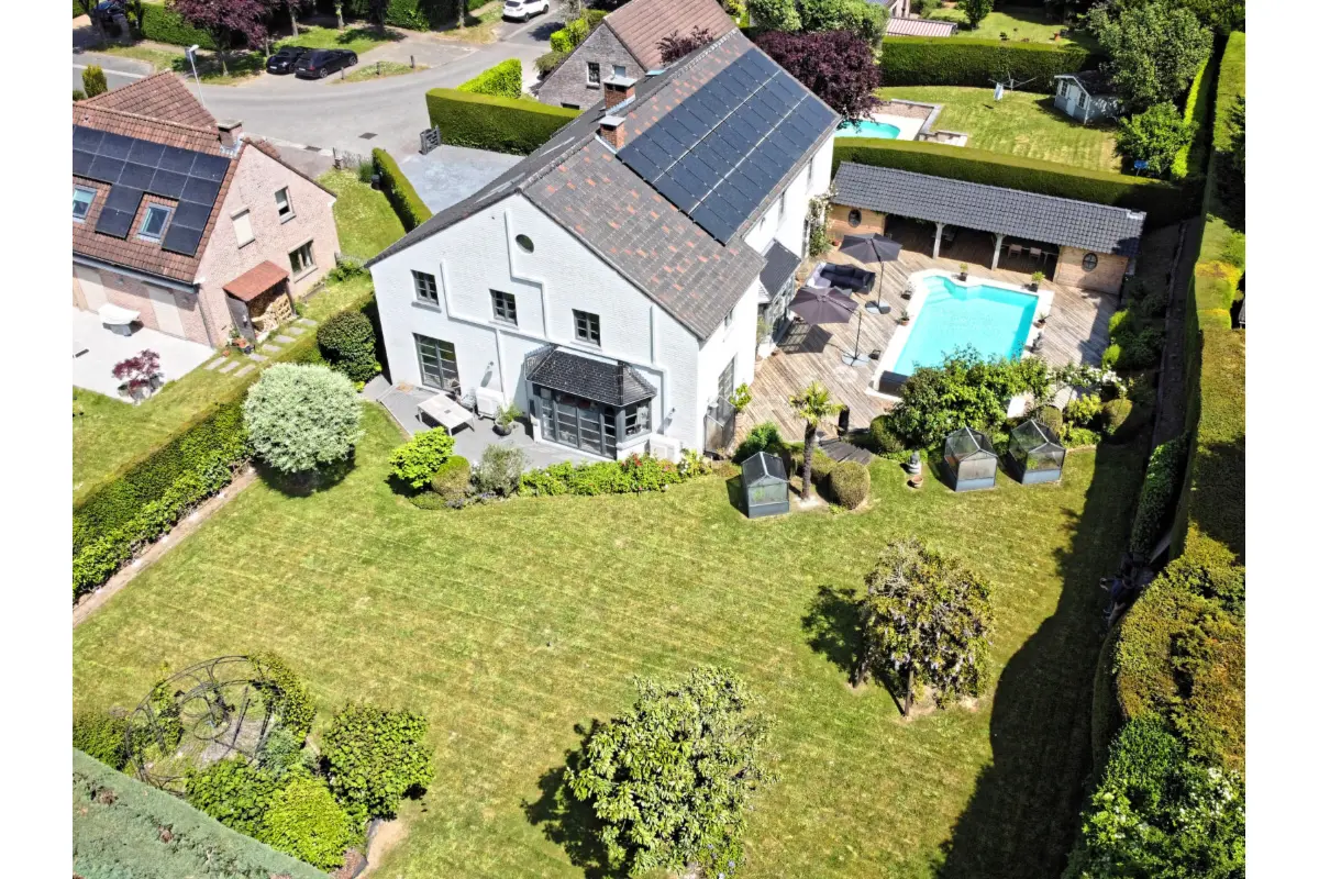 Villa te  koop in Waterloo 1410 1495000.00€ 8 slaapkamers 636.00m² - Zoekertje 397744