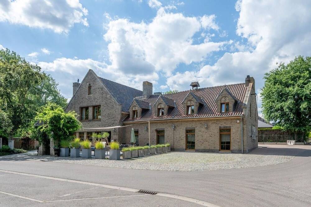 Immeuble de rapport - Immeuble à appartement à vendre à Dilbeek 1700 895000.00€ chambres 885.00m² - Annonce 274381