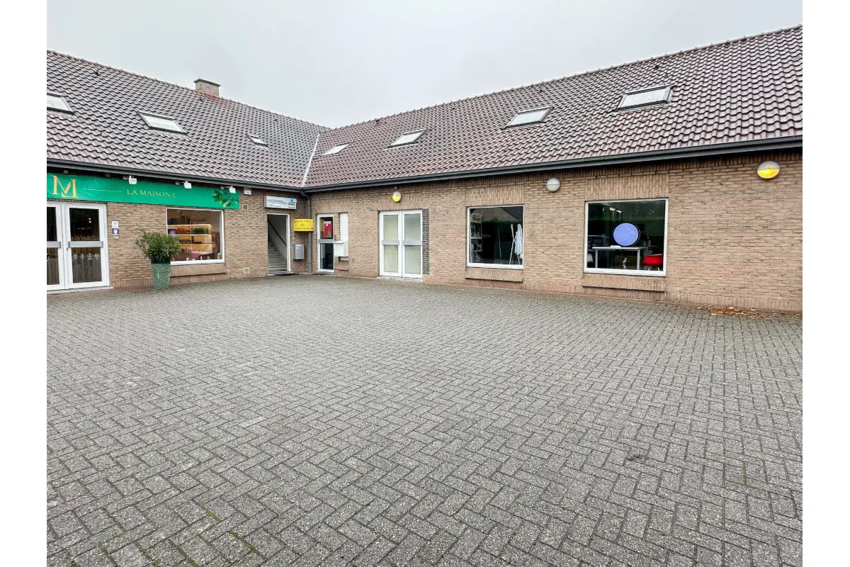 Handelszaak te  huur in Waterloo 1410 1660.00€  slaapkamers 95.00m² - Zoekertje 306353
