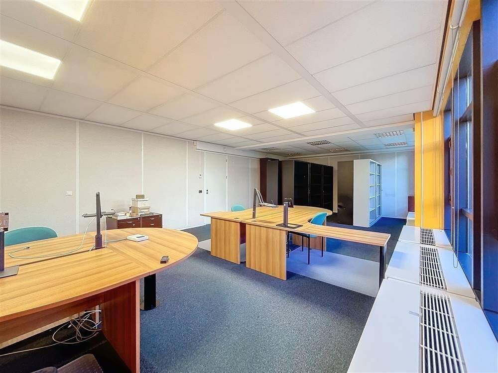 Handelszaak te huur in Waver 1300 1050.00€ slaapkamers m² - Zoekertje 313086