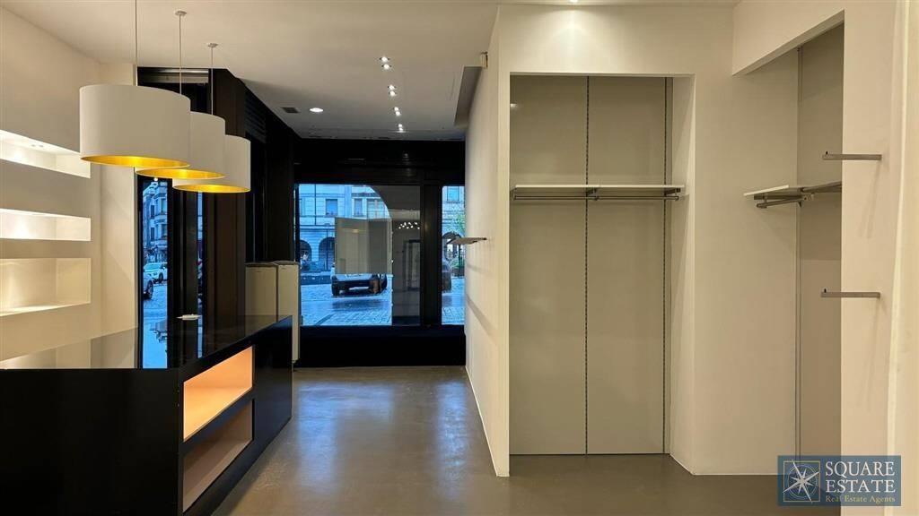 Commerce à louer à Wemmel 1780 1950.00€ chambres m² - Annonce 471220