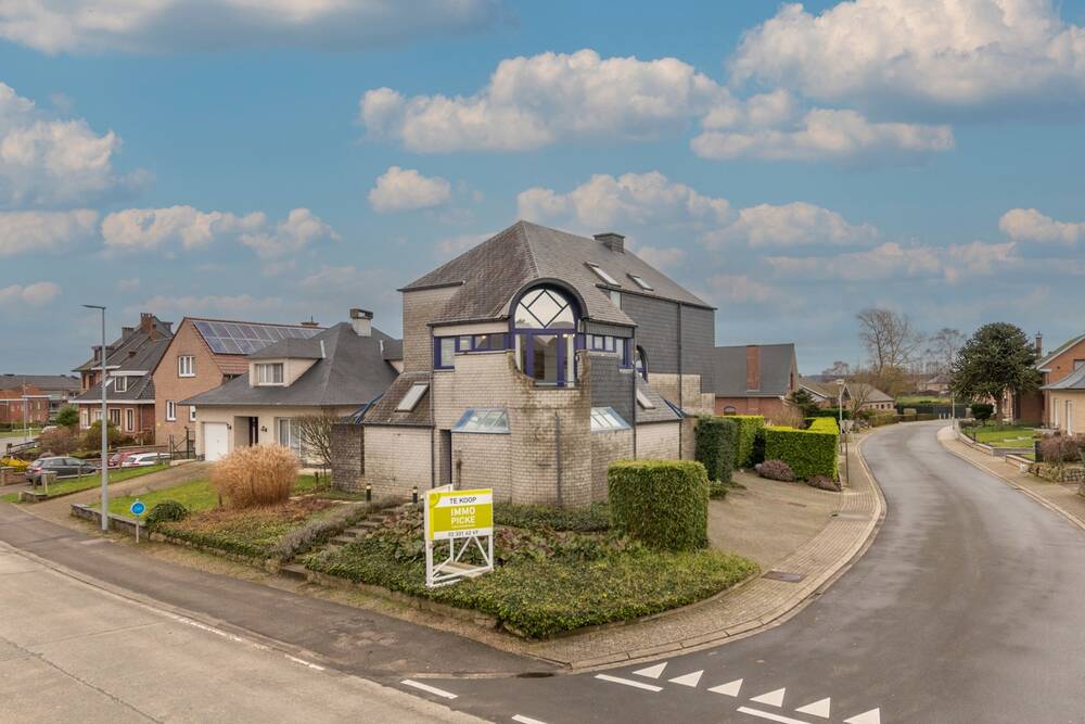 Villa te  koop in Sint-Pieters-Leeuw 1600 495000.00€ 3 slaapkamers 257.19m² - Zoekertje 356223
