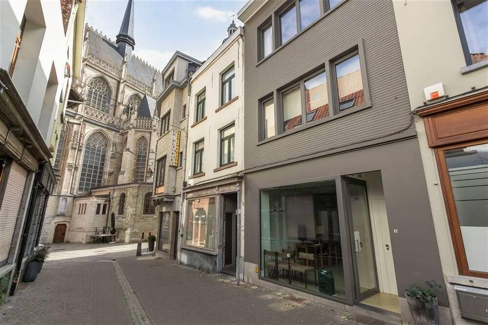 Handelszaak te koop in Hal 1500 120000.00€ slaapkamers m² - Zoekertje 468936