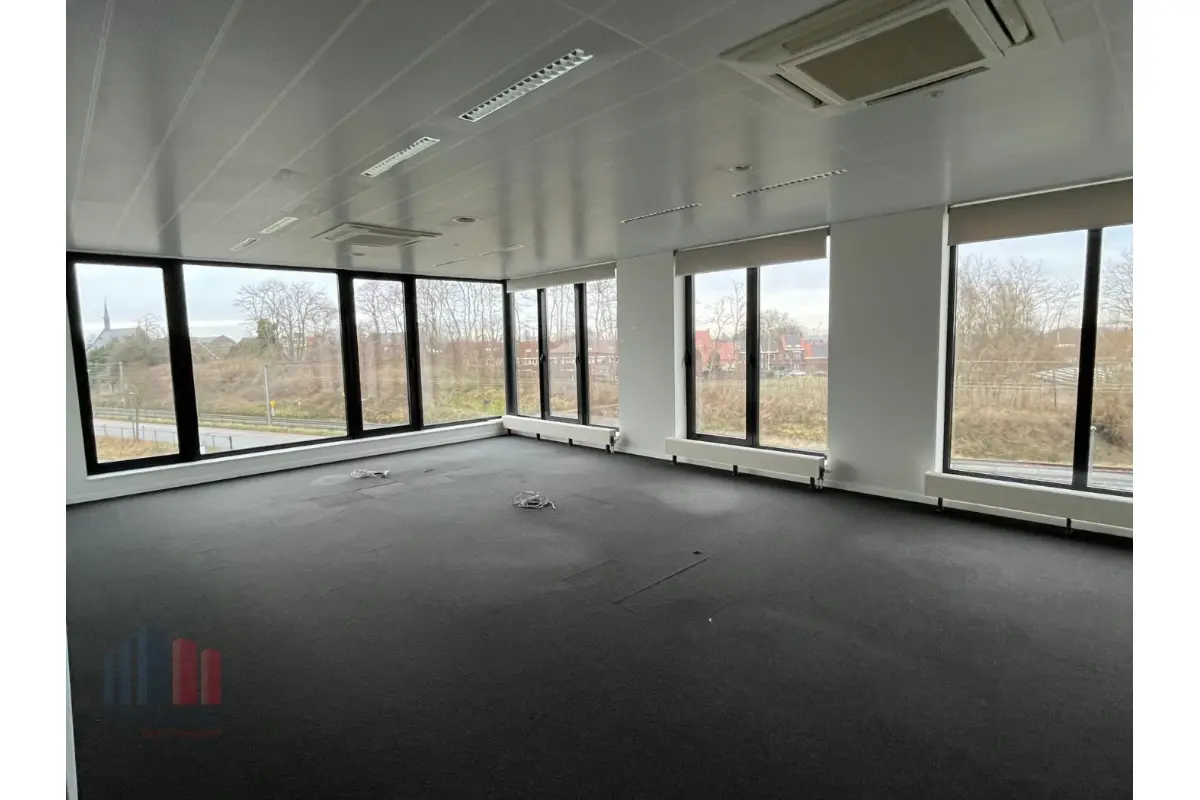 Commerce à louer à Asse 1730 3950.00€  chambres 431.00m² - Annonce 358310