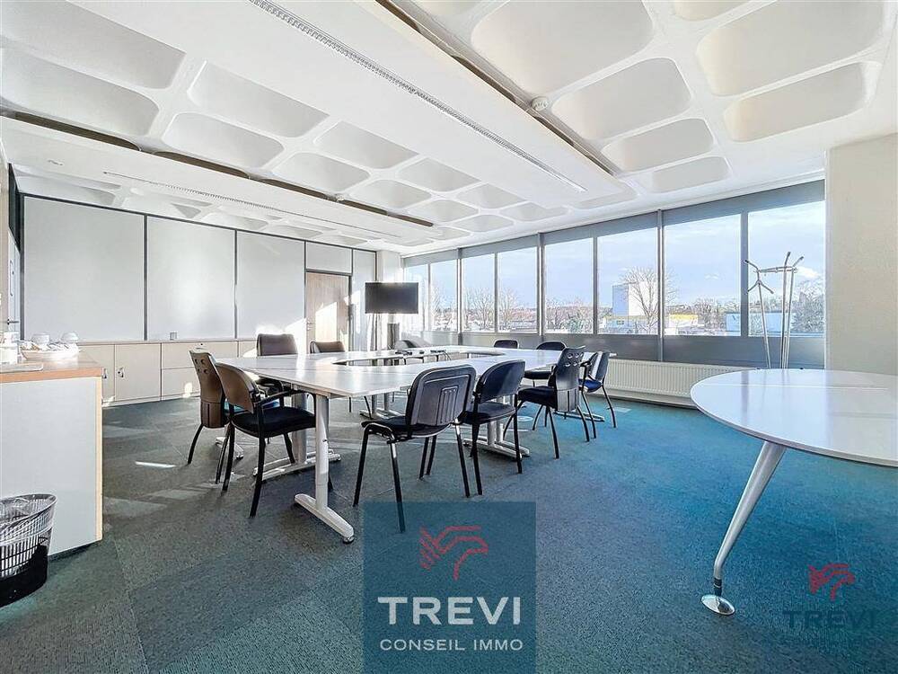 Handelszaak te  huur in Wauthier-Braine 1440 1950.00€  slaapkamers 85.00m² - Zoekertje 388275