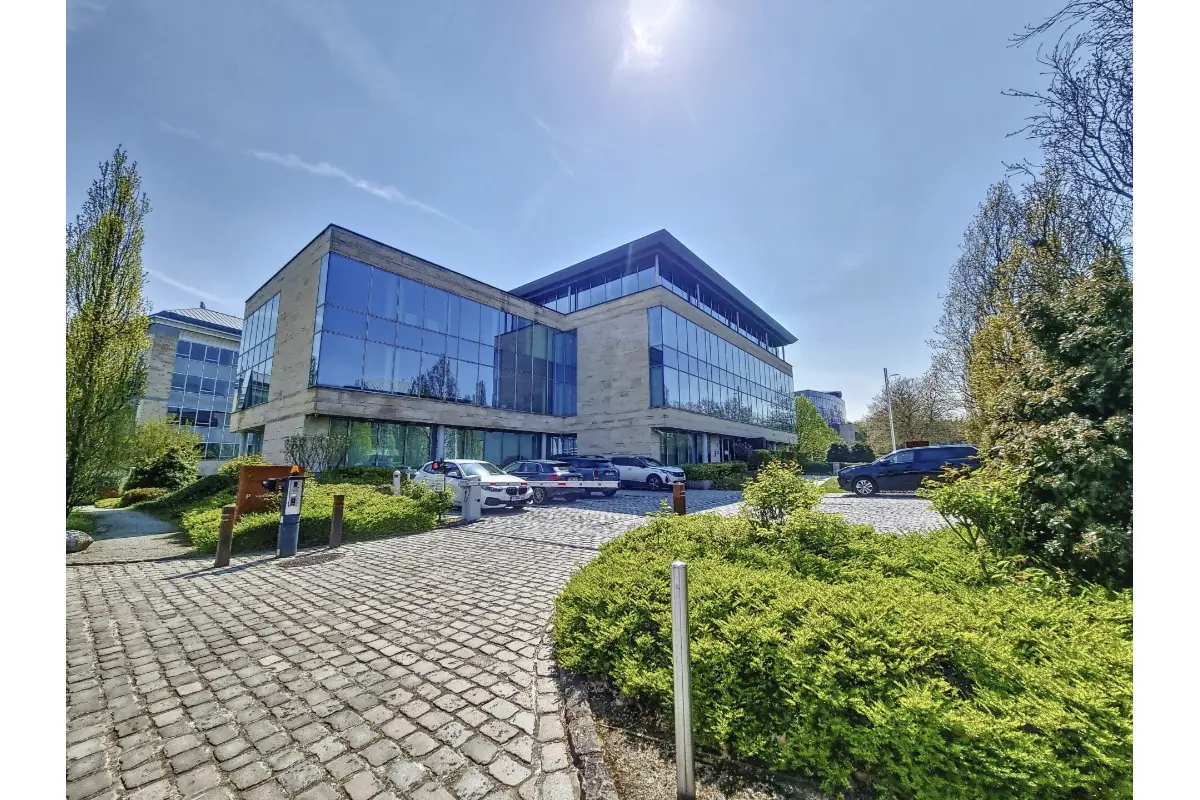 Handelszaak te  huur in Eigenbrakel 1420 147.00€  slaapkamers 147.00m² - Zoekertje 407614