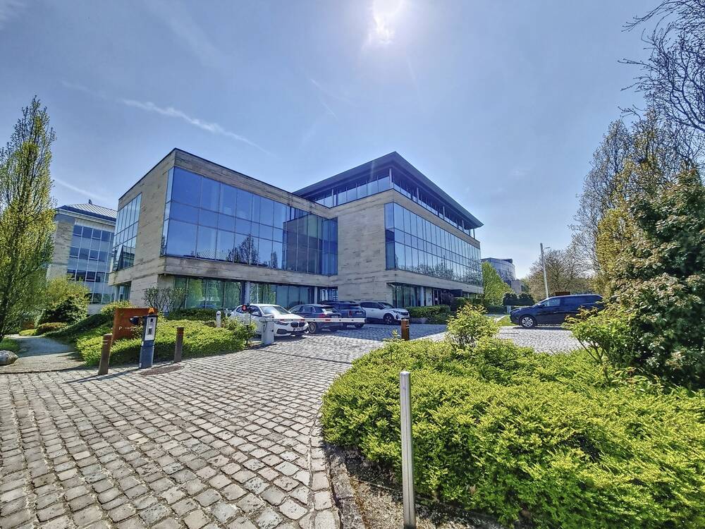 Commerce à louer à Braine-l'Alleud 1420 249.00€  chambres 700.00m² - Annonce 407614