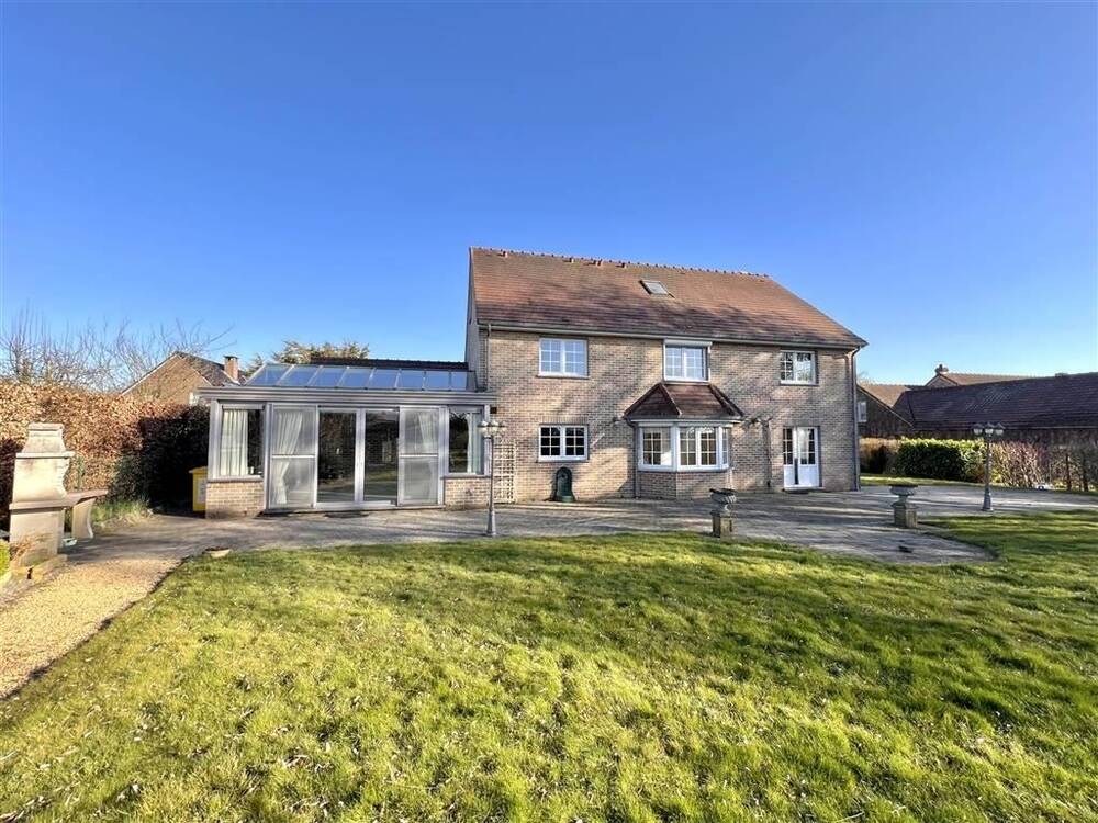 Huis te  huur in Bossut-Gottechain 1390 2150.00€ 5 slaapkamers 246.04m² - Zoekertje 424242